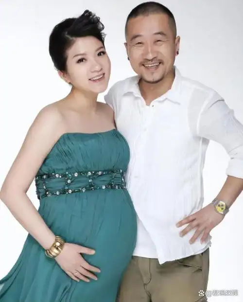 胖姐姐孟丹枫,他当年在《大风车》栏目曾与李晨一起出演过校园幽默剧