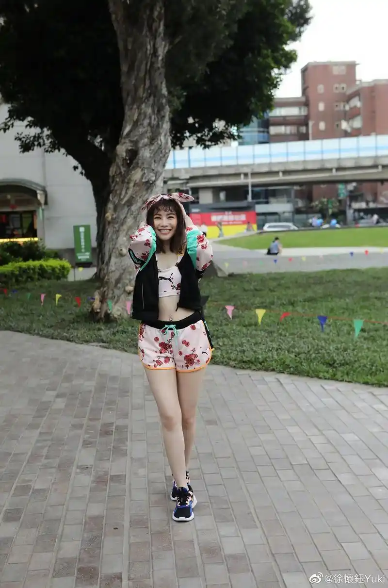 41岁徐怀钰被嘲身材走样 穿运动装晒腰露腿反击