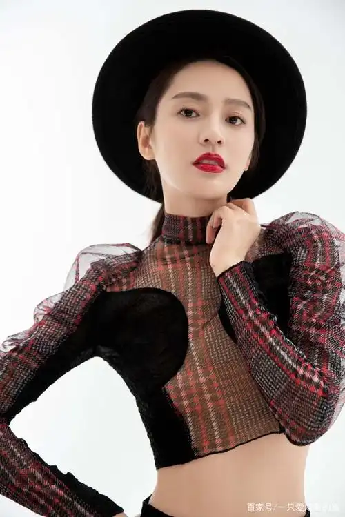 丁柳雁最新写真释出 果敢姿态释放超飒酷girl