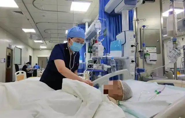 新春走基层|重症监护室里的别样除夕夜|输液|冯秋伟|病房|医学科_网易