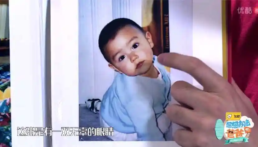 陈飞宇自曝儿时被父母陈凯歌陈红欺负呆萌童年照引发热议