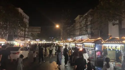 古城开封的西司夜市
