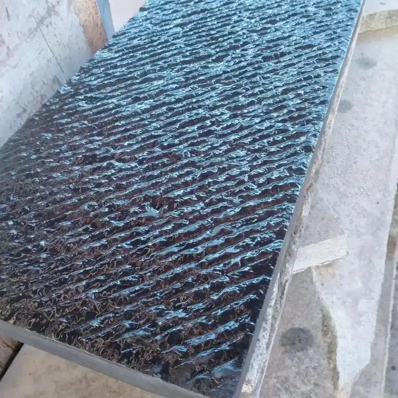 中国黑.加工中的中国黑手凿仿古面,免费提供石材样品,欢迎来 - 抖音