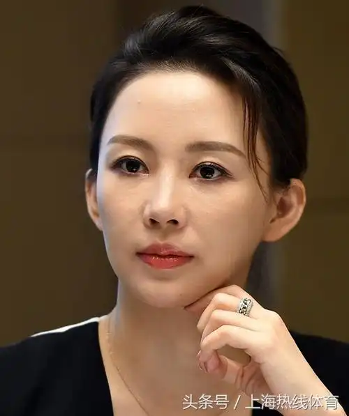 36岁潘晓婷不老容颜引侧目 明眸转媚间气质尽显