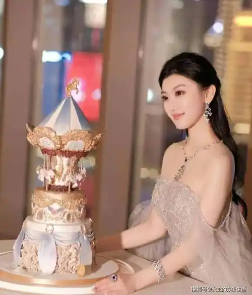 也许她真的身价比周冬雨还要豪好几倍,但是