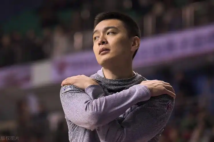 蒋兴权部署战术 怒斥杨鸣,力挽狂澜助辽篮取胜_广东