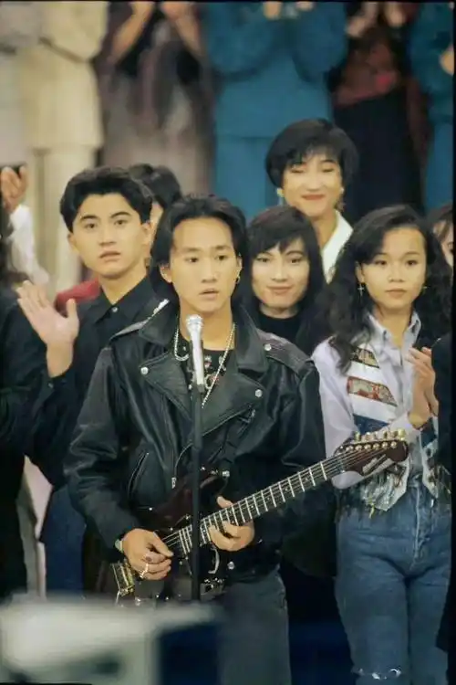 整个娱乐圈都「配不上」的男神去世了,我为他感到不值_黄家驹_吉他