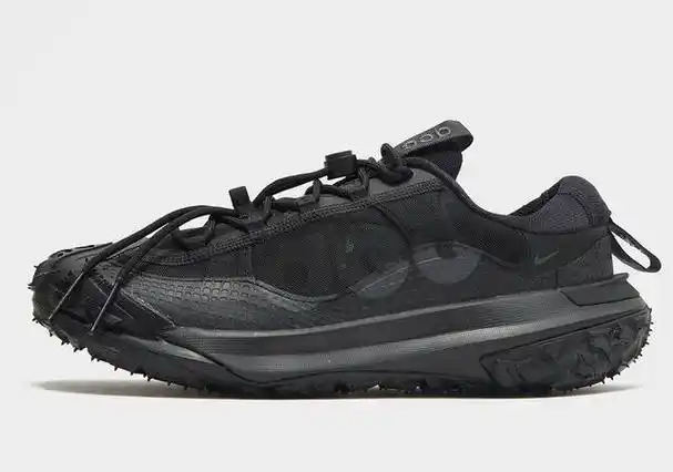 nike acg mountain fly 2 low 以隐秘的"黑色/无烟煤"配色出现