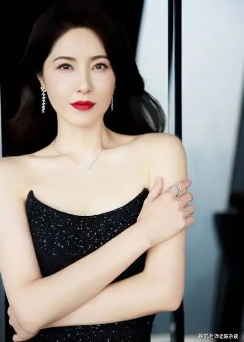 47岁曾黎,这尤物身材谁能顶得住嘛!