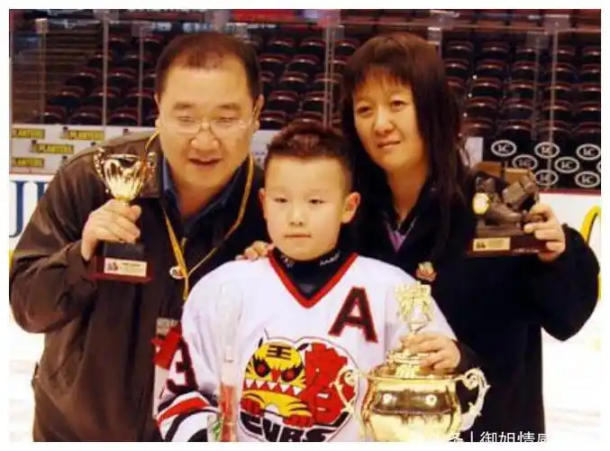 英达18岁小儿子年薪百万成国家队长巴图沦为带货主播