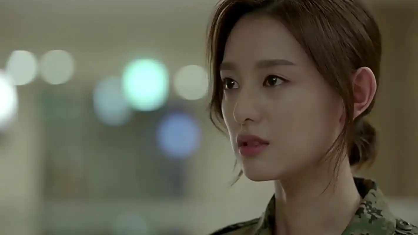 太阳的后裔剧照金智媛图片桌面壁纸下载