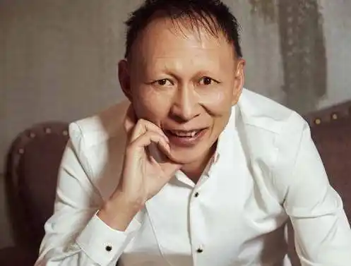 因饰演丑角出名,曾把蒋雯丽吓哭,你认识老戏骨李明吗?_角色_时候_成功