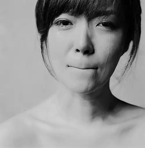 痛哭流泪的女人空间图片_你在我心里深深的扎了根_伤感图片_窝窝qq网