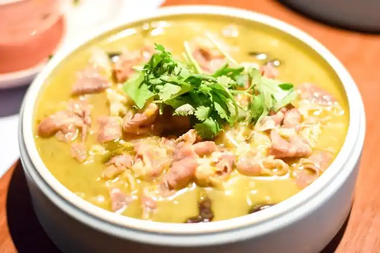 酸汤肥牛的做法就分享到这里啦,喜欢的朋友记得收藏哦.不知道