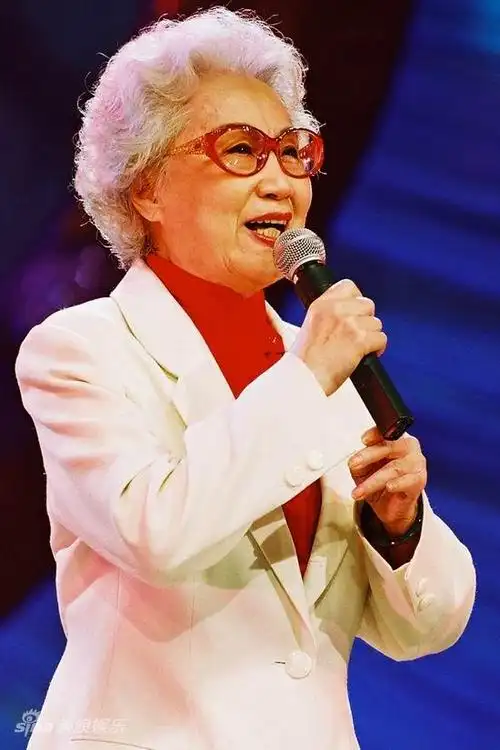 图文粤剧山乡风云红线女鼓励青年演员