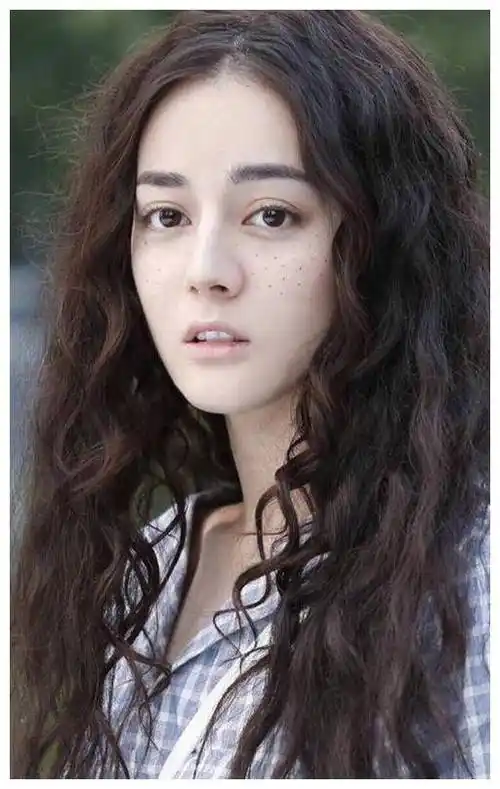 原创女明星都爱的雀斑妆造型金泫雅意外惊艳关晓彤却有点尴尬