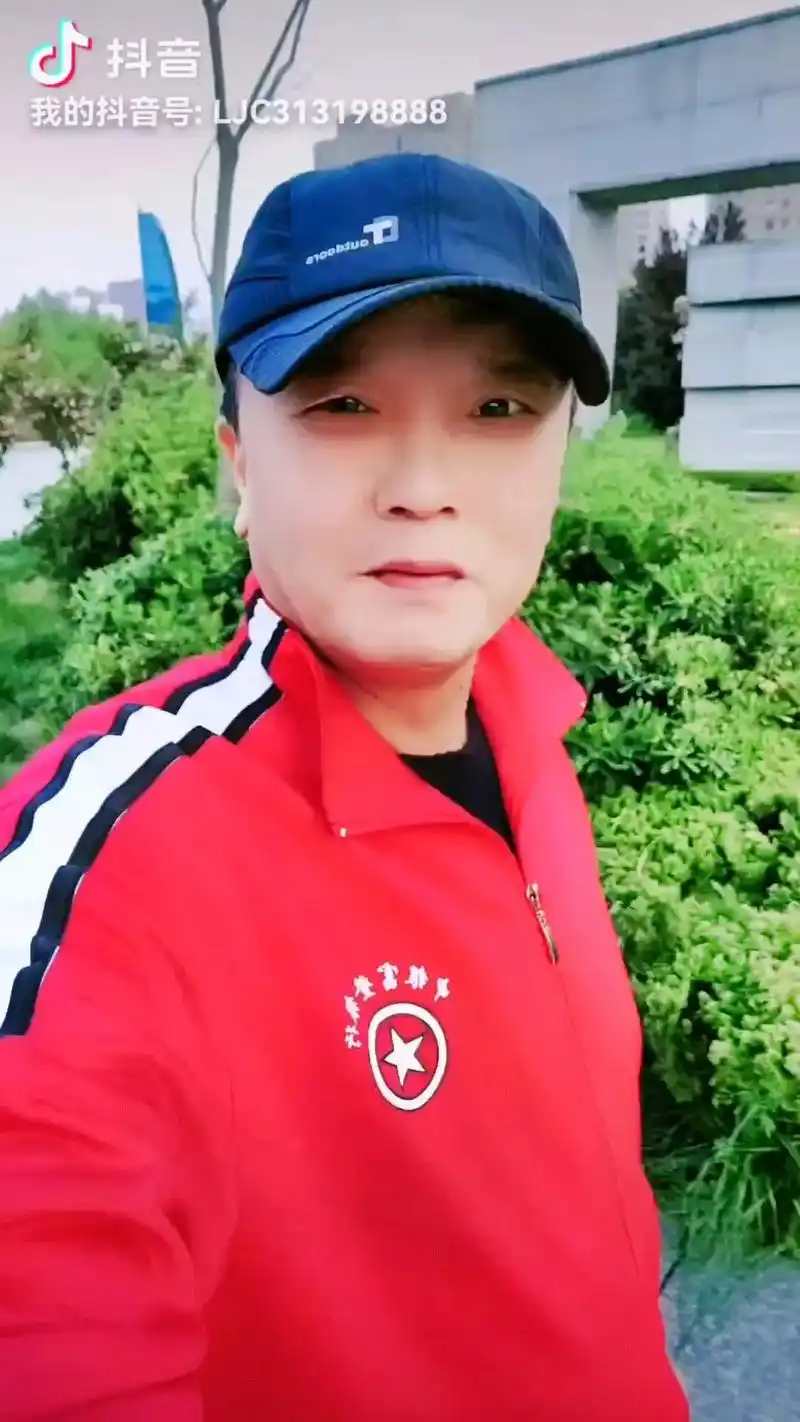 这首歌曲是张镐哲89年首唱的,唱出了多少男人的心声,后又出了 - 抖音