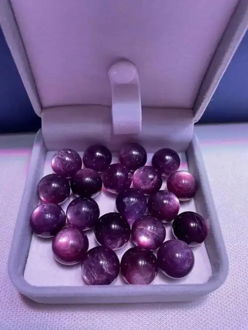 极品天然巴西紫锂云母单珠,颗颗精选,颜色漂亮,晶体透亮,水头足