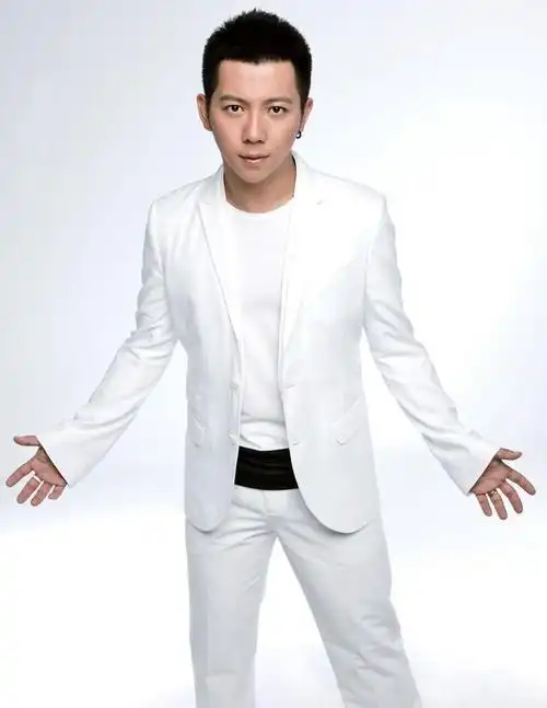 羽泉《每个人心中都有一个羽泉》 附写真歌词 双面海报.docx