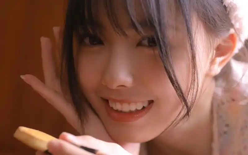 恬静可爱美女图片桌面壁纸