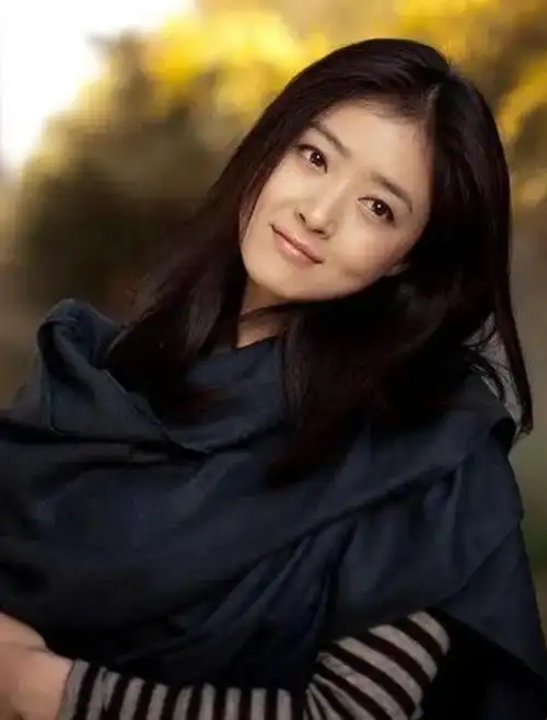 励志的蒋欣:8岁拍戏,16岁带着父母北漂,28岁才一举成名