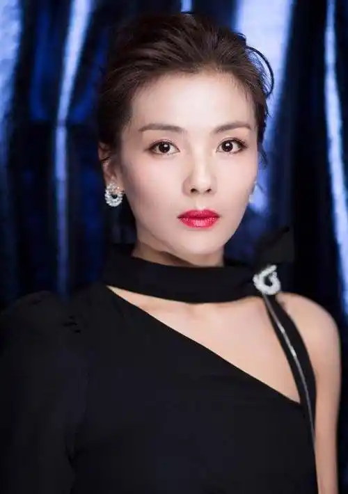 尽管刘涛经常公开表明自己的体重是120斤,这是娱乐圈许多女明星不敢企