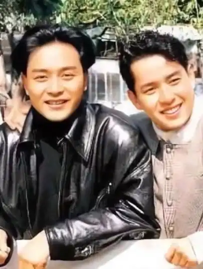 八十年代,谭咏麟和张国荣老照片,两人是当时香港两大歌王!