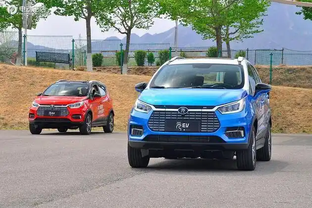 奔驰工程师调校配全景透明试比亚迪元ev535