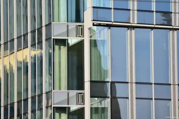 玻璃幕墙转角处做法