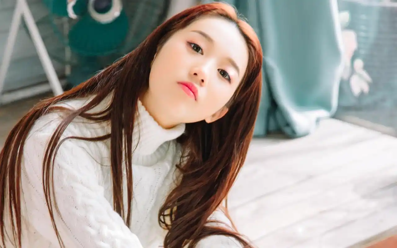 养眼气质美女唯美文艺写真图片桌面壁纸