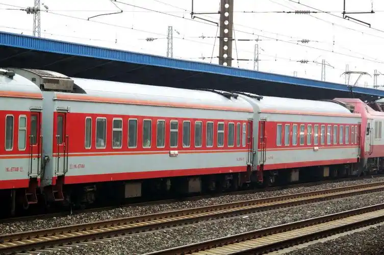 p>"红皮车"是对一种特定涂装的 a target="_blank" href="/item/中国