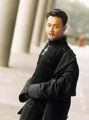 最惨的艺人陈志朋:算命先生断送职业生涯,曾靠卖天珠养活自己(老料器