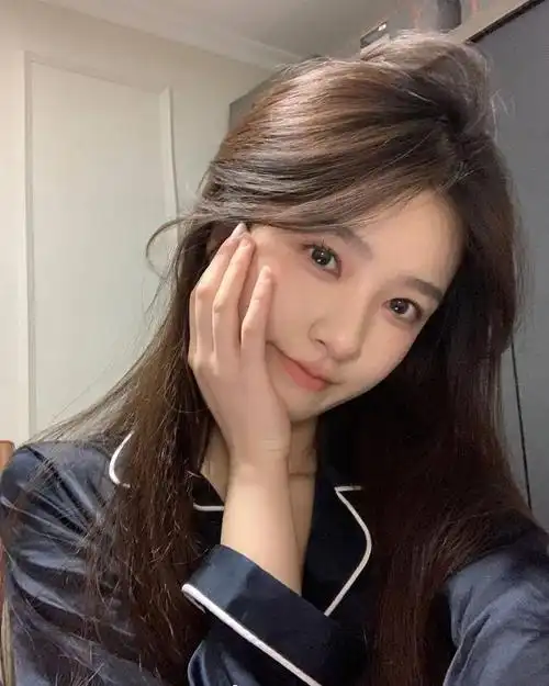 国产少女小何同学娇憨可爱甜美无比无辜眼神惹人怜爱