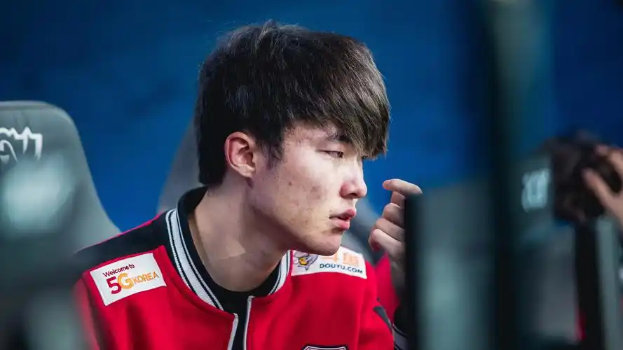 如何看待s7faker哭了全场呼喊faker