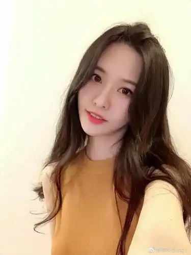 斗鱼一姐线下露出真容与直播时反差太大,网友:这是同一个人么?