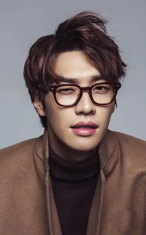 《匹诺曹》金英光拍写真 长腿型男魅力爆发