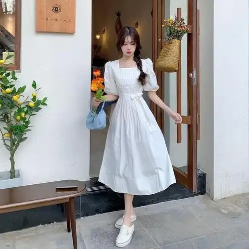 「今日搭」裙子 运动鞋,超气质的温柔风