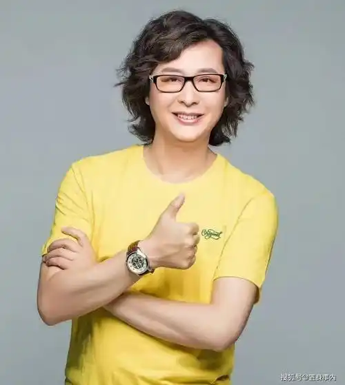 2005年时,歌手谢军为了重回歌坛,创作了这首《那一夜》.