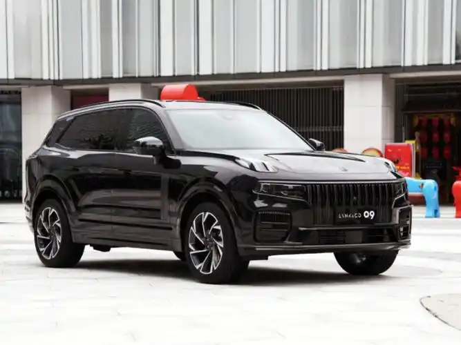 是一款中大型suv,与沃尔沃xc90一样,基于沃尔沃汽车spa平台架构所打造