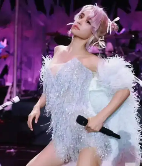 蔡依林太敢穿了演唱会穿衣大胆透视装性感又撩人