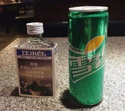 情人的眼泪是什么酒是江小白兑雪碧调配而成的鸡尾酒