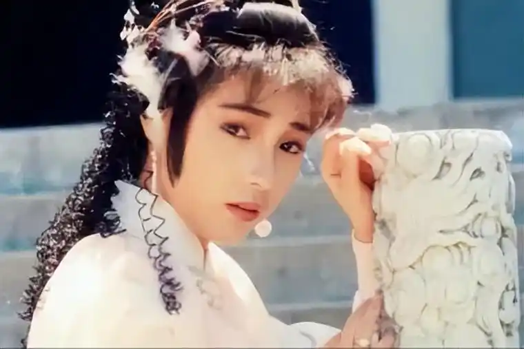 60岁"古装女神"戚美珍,嫁给苗侨伟32年零绯闻,生下一儿一女