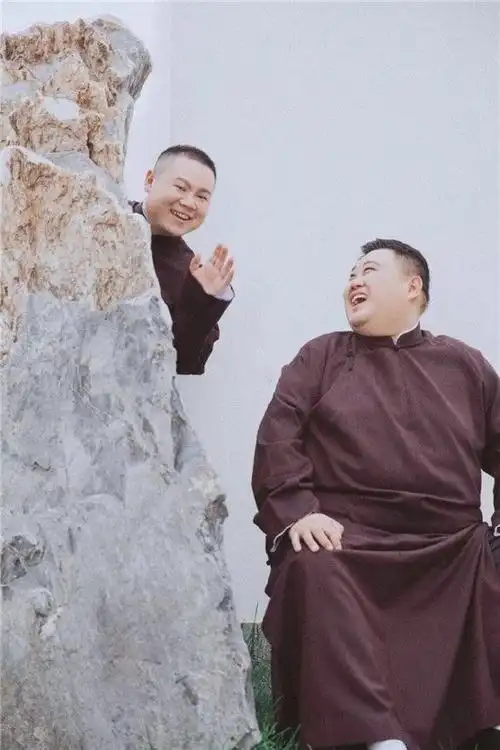 孙越晒机舱照,一个小亮点笑翻粉丝:贵社的梗果然来自生活|孙越|岳云鹏