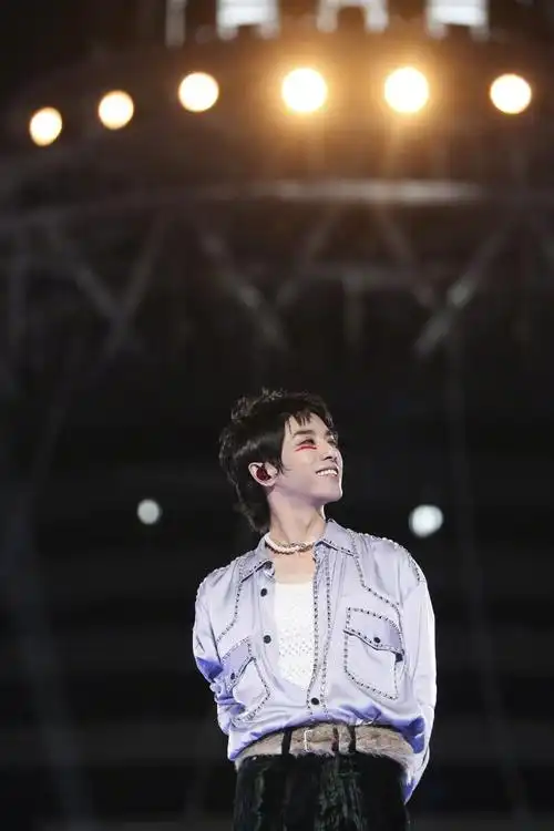 华晨宇yu|跨年|克制_新浪新闻