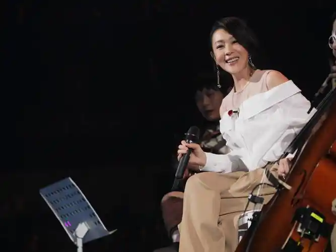 刘若英《飞行日》西安2023年压轴登场 网封最暖演唱会_歌迷_演出_城市