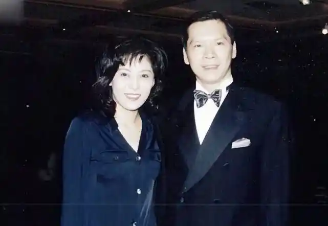 年轻时旧照,神似儿媳郭碧婷,但命运远不如郭碧婷幸运_陈岚_向华强_女