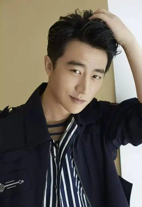 1985年9月3日出生于甘肃兰州,毕业于北京舞蹈学院,中国内地男演员