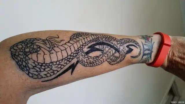 泰国刺符是一种传统的护身符,常用于泰国佛教和泰国巫术中.