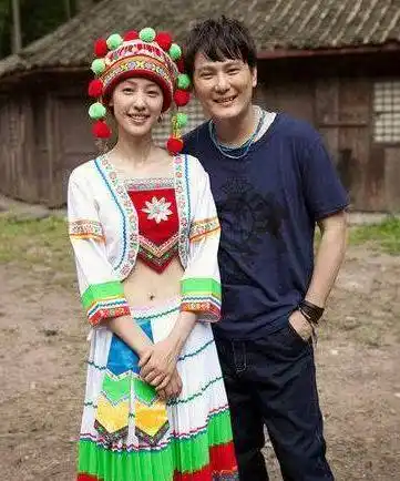 54岁张信哲单身28年,至今不婚,捐光上亿资产,竟然都是为了她