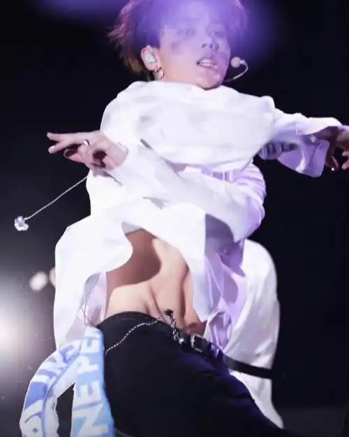 林彦俊腹肌图绝了